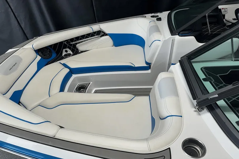 Slide: The Image of Nautique GS24 2018 - 7