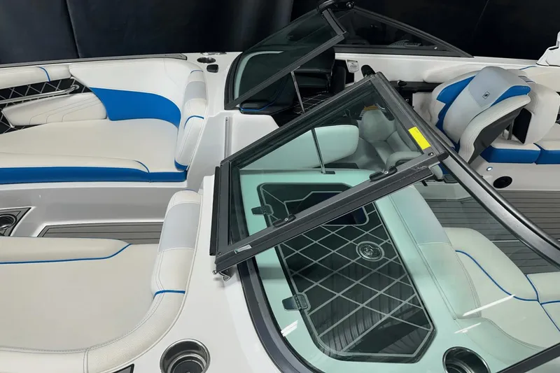 Slide: The Image of Nautique GS24 2018 - 8