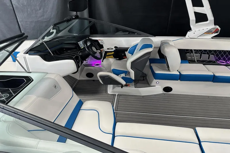 Slide: The Image of Nautique GS24 2018 - 9