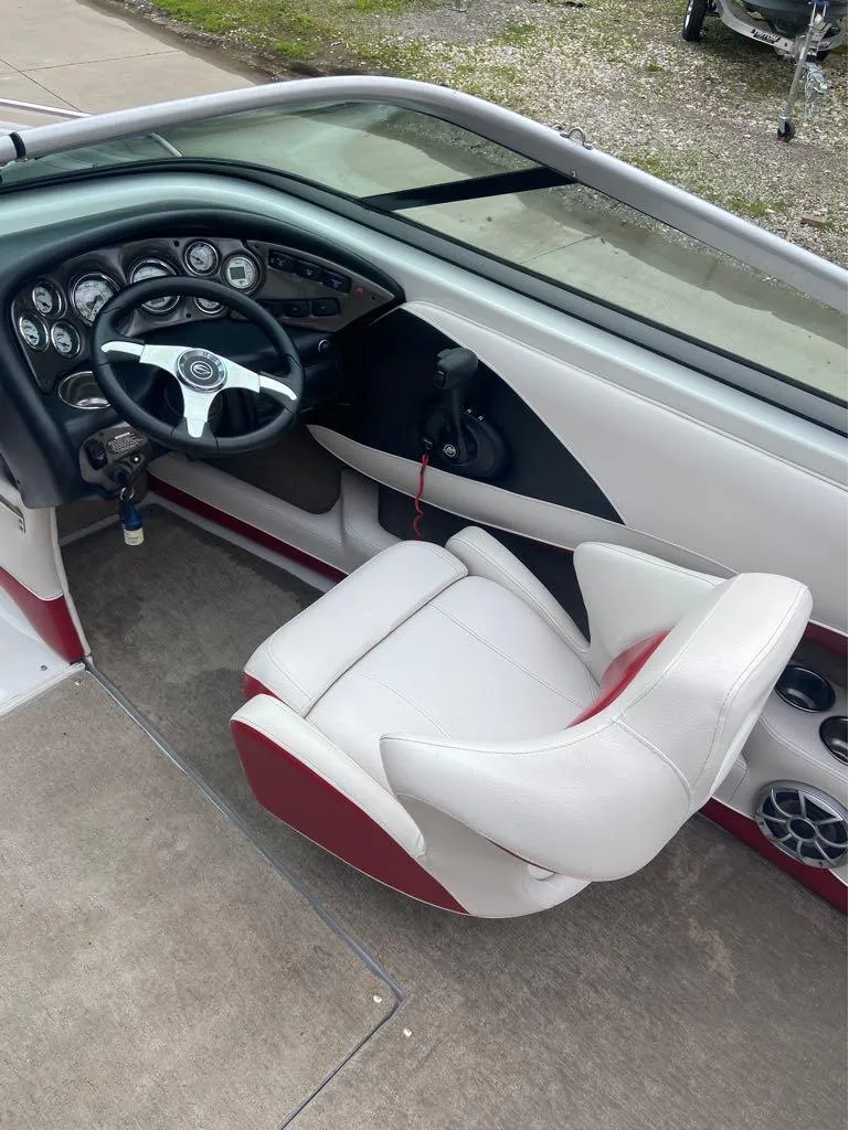 Slide: The Image of Crownline Boats BOWRIDER 21 SS 2013 - 25