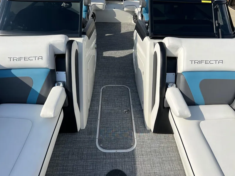 Slide: The Image of 2024 Trifecta 25 SPORT RL9 DC 3PLUS ARCH interior with stylish seating and modern design. - 20