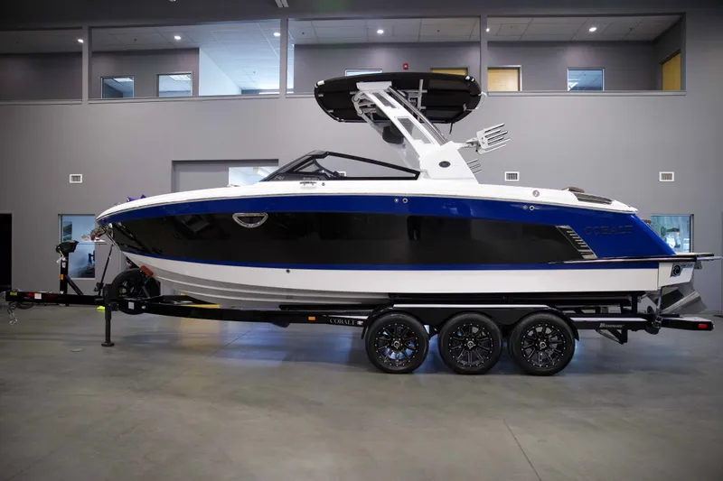 The Image of Cobalt Boats R8 Surf 2023 - 0