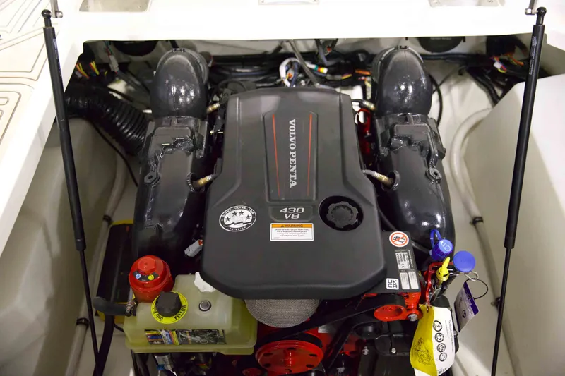 Slide: The Image of Cobalt Boats R8 Surf 2023 - 30