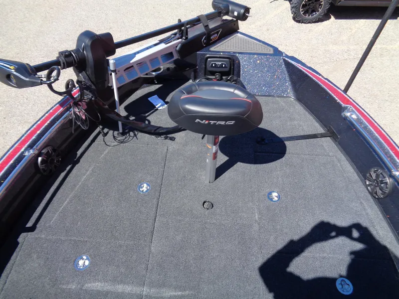 Slide: The Image of 2024 Nitro ZV20 boat deck with seat and trolling motor. - 8