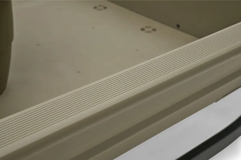 Slide: The Image of Tracker Grizzly 1860 CC 2024 - 22