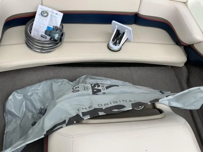 Slide: The Image of 1996 MasterCraft Prostar 205 interior with accessories and equipment. - 10