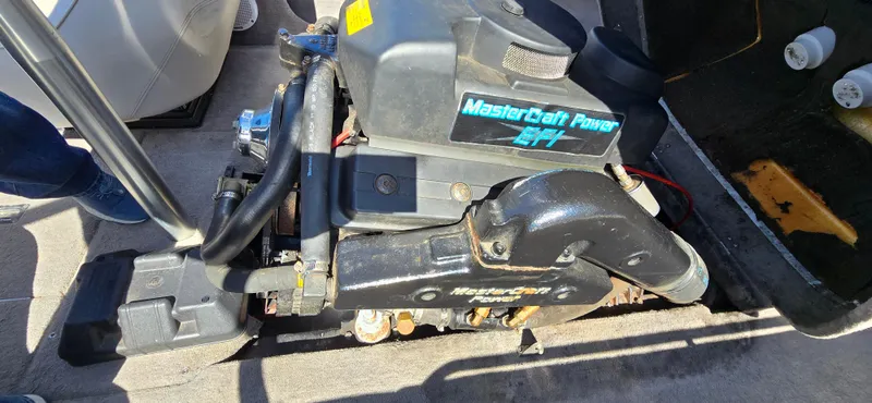 Slide: The Image of 1996 MasterCraft Prostar 205 engine, showcasing MasterCraft Power 275 label. - 14