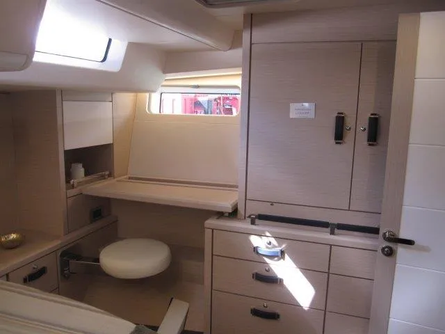 Slide: The Image of Jeanneau Yacht 65 2025 - 64