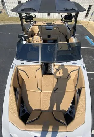 Slide: The Image of Tigé 22RZX 2023 - 10