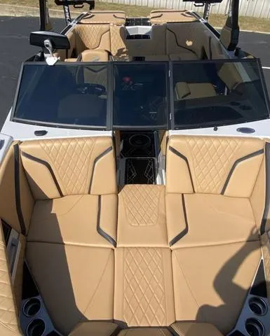 Slide: The Image of Tigé 22RZX 2023 - 12