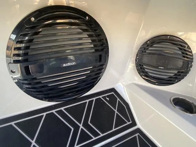 Slide: The Image of Tigé 22RZX 2023 - 13