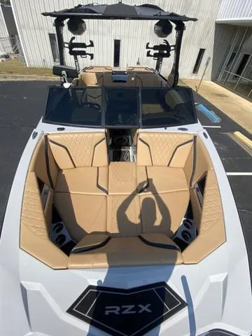 Slide: The Image of Tigé 22RZX 2023 - 9