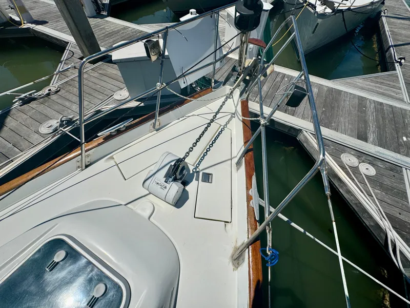 Slide: The Image of Beneteau Oceanis 40 CC 1996 sailboat deck with anchor at marina. - 26