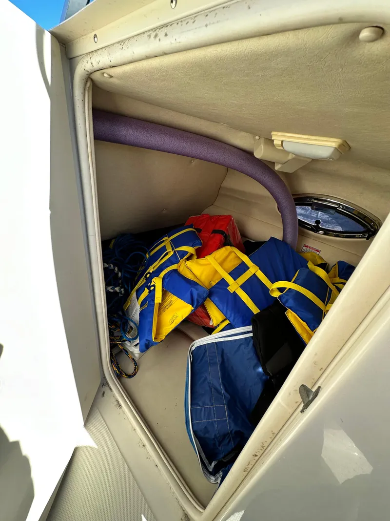 Slide: The Image of Sea Ray 270 Sundeck 2003 - 10