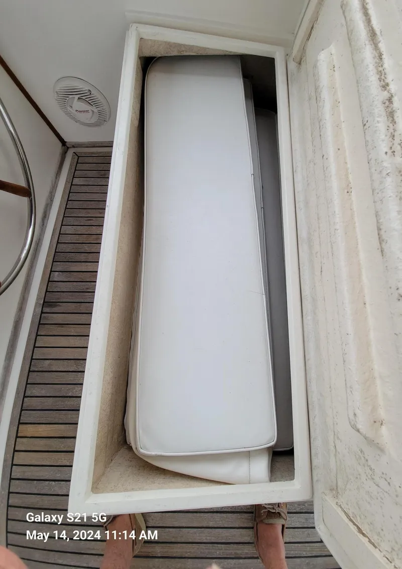 Slide: The Image of Stowed Seat Cushions ( bridge) - 20