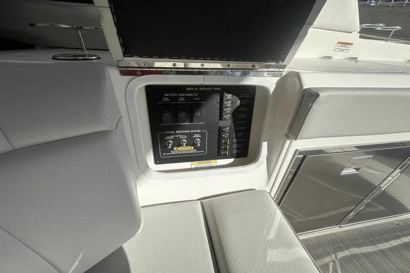 Slide: The Image of Sea Ray SLX 400 2025 - 19