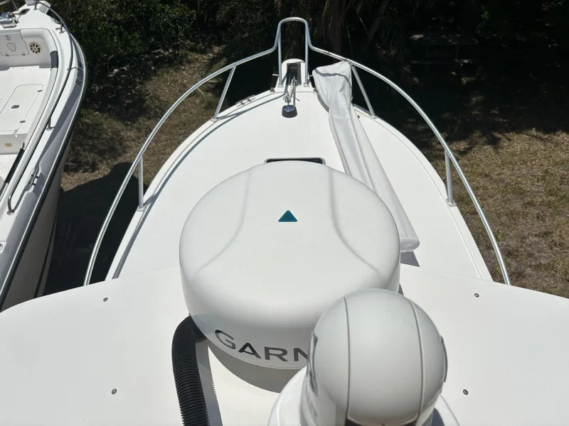 Slide: The Image of 2002 Albemarle 285 Express Fisherman boat bow with Garmin radar. - 9