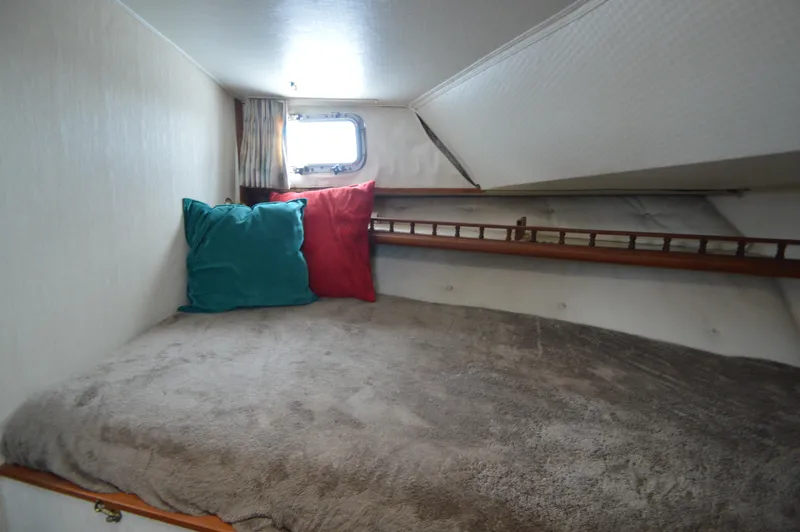 Slide: The Image of Tollycraft 48 CPMY with 2008 Cummins Power 1991 - 29