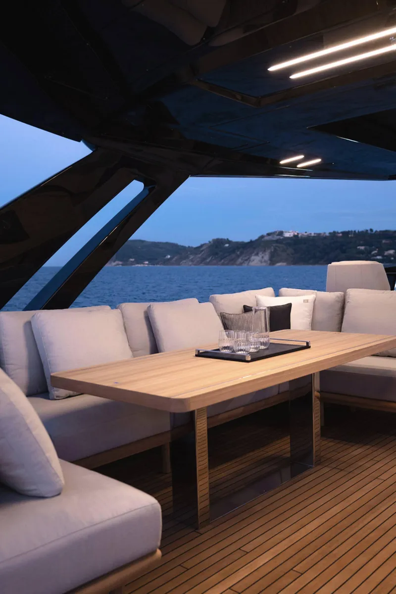 Slide: The Image of Ferretti 780 2025 - 22