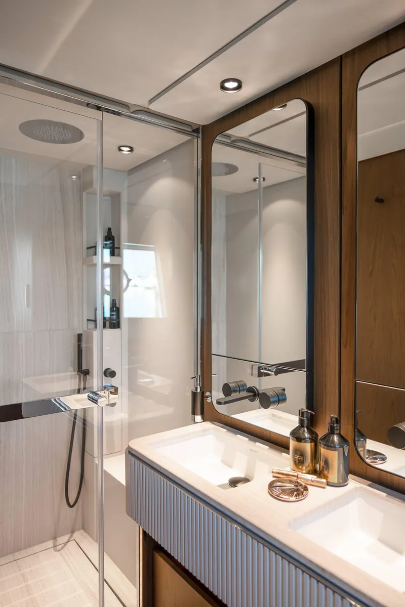 Slide: The Image of Ferretti 780 2025 - 33