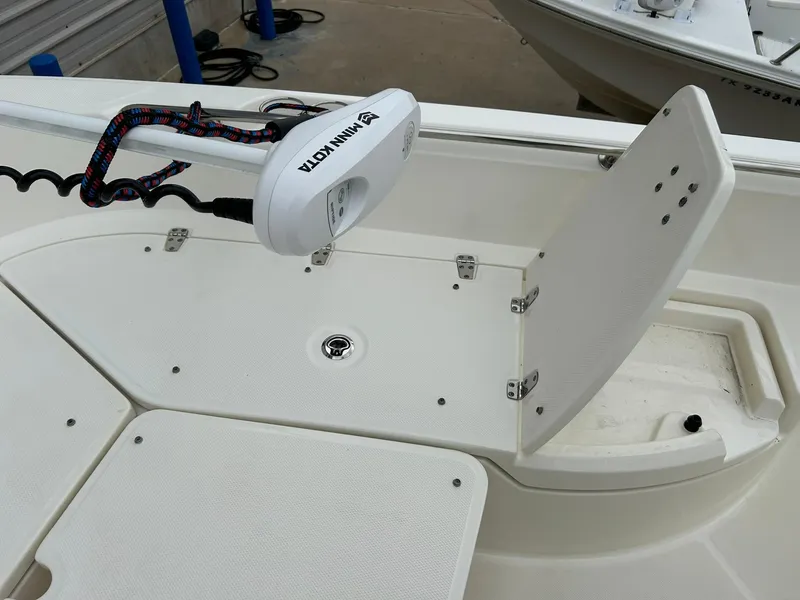 Slide: The Image of 2017 Boston Whaler 270 Dauntless boat deck with Minn Kota trolling motor. - 31