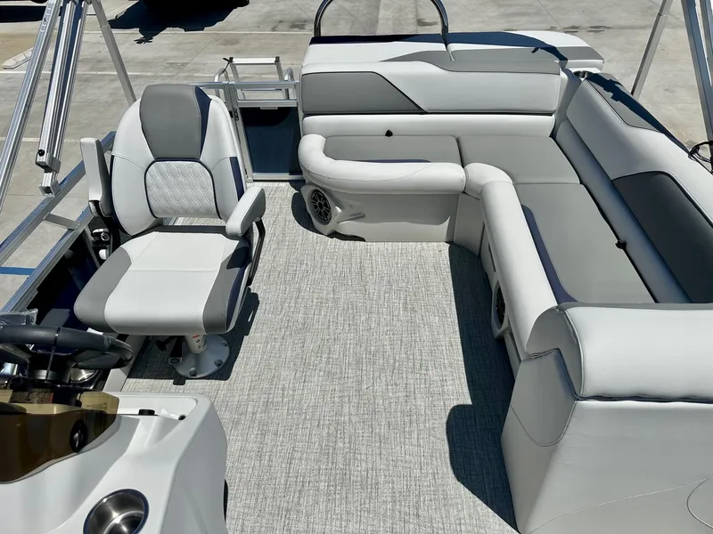 Slide: The Image of Avalon Venture - 21 FT Cruise Bow Fish w/ 60HP Mercury! 2024 - 4