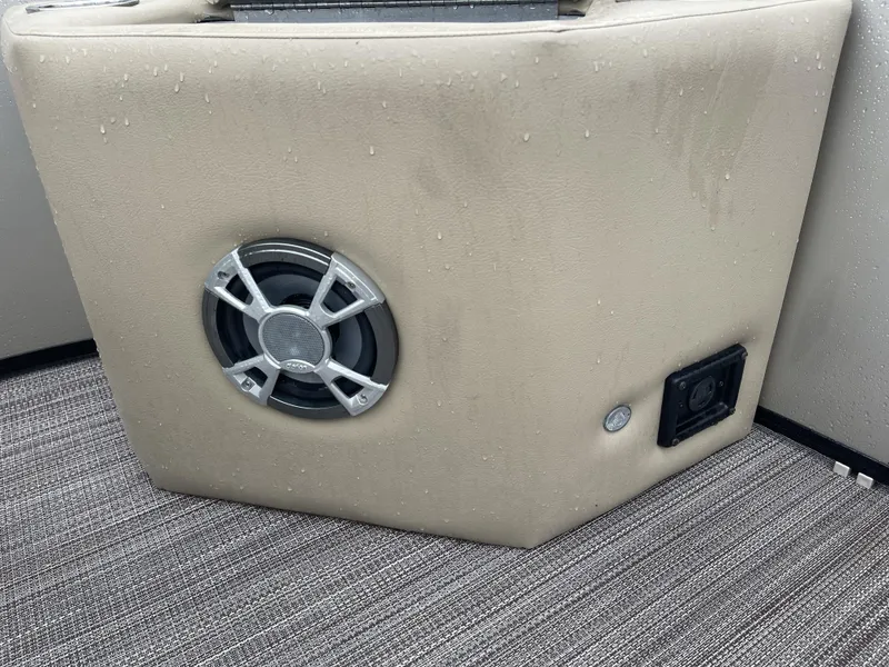 Slide: The Image of Veranda VF20F4 2020 - 10