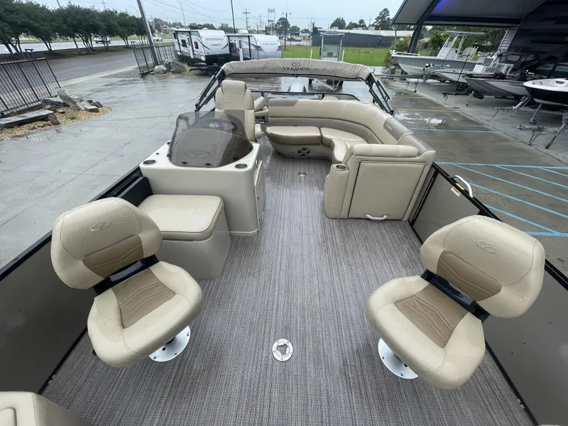 Slide: The Image of Veranda VF20F4 2020 - 11