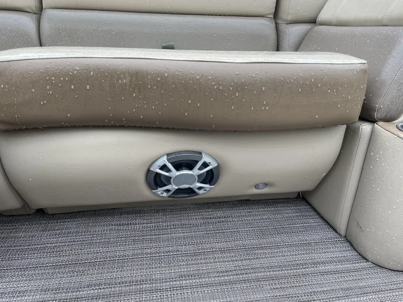 Slide: The Image of Veranda VF20F4 2020 - 13