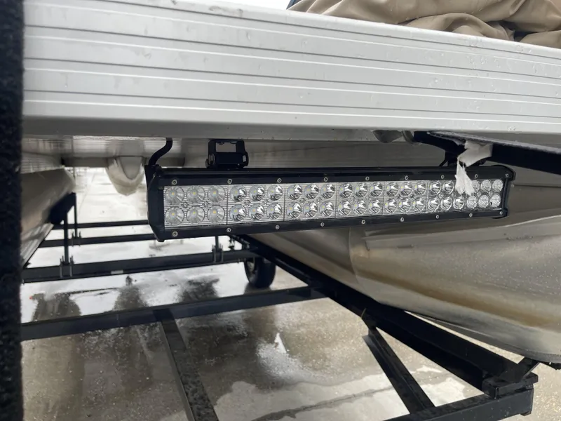 Slide: The Image of Veranda VF20F4 2020 - 24