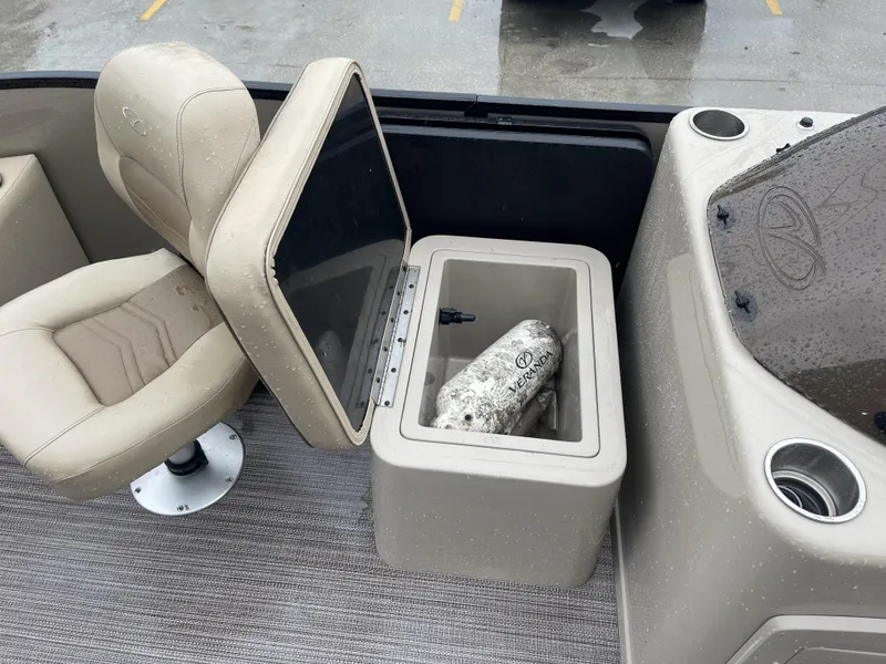 Slide: The Image of Veranda VF20F4 2020 - 28