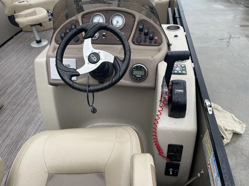 Slide: The Image of Veranda VF20F4 2020 - 29