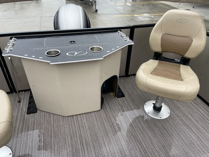 Slide: The Image of Veranda VF20F4 2020 - 34