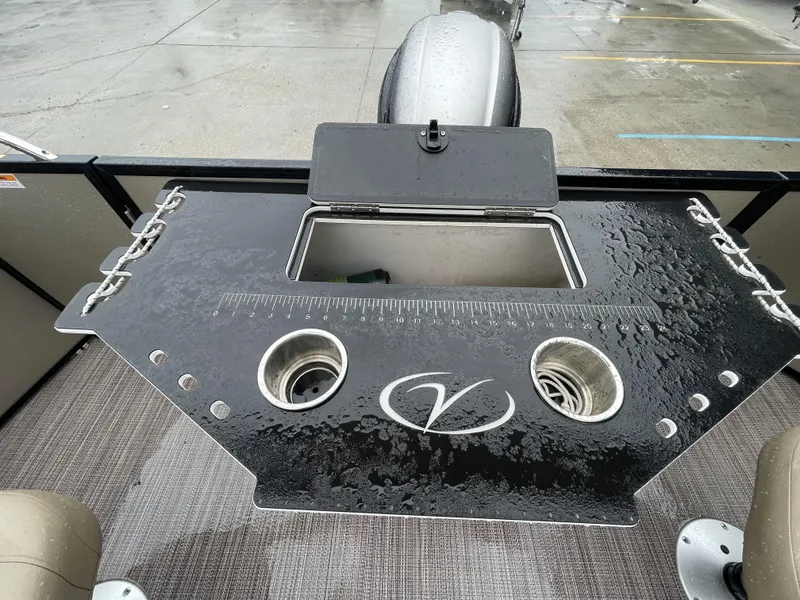 Slide: The Image of Veranda VF20F4 2020 - 35