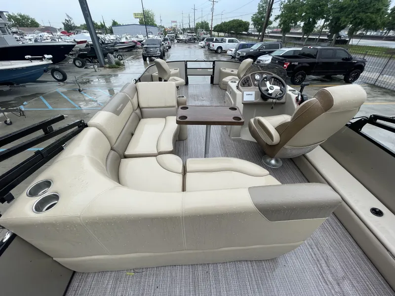 Slide: The Image of Veranda VF20F4 2020 - 36