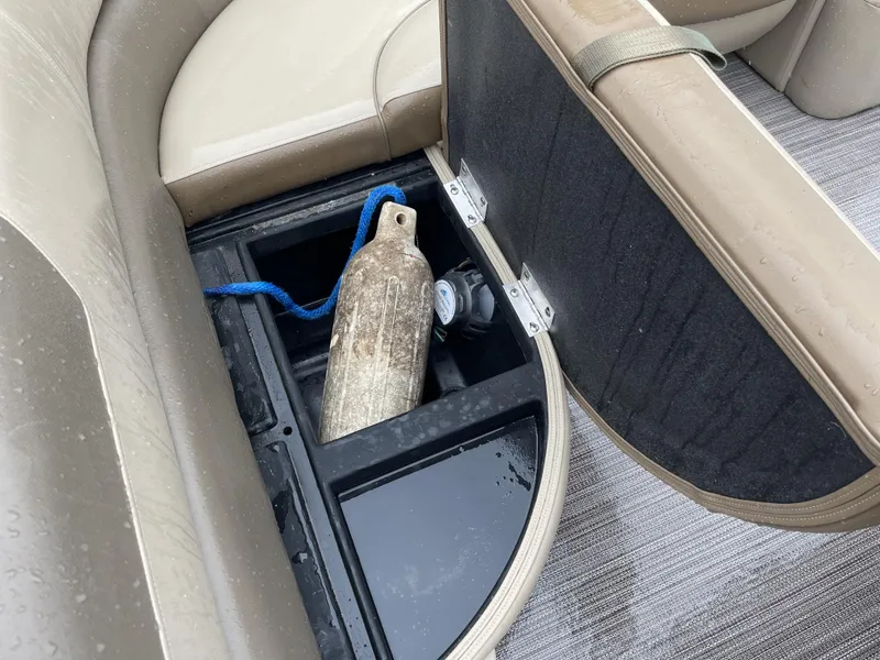 Slide: The Image of Veranda VF20F4 2020 - 37