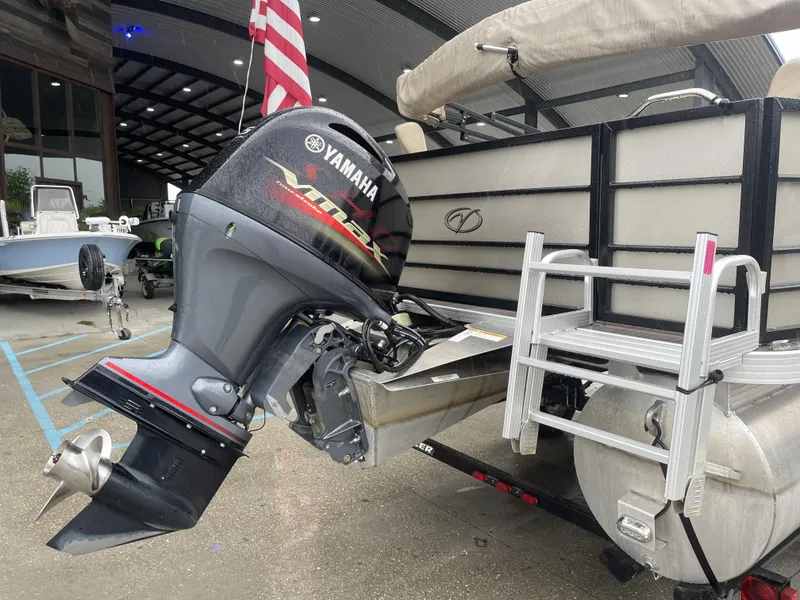 Slide: The Image of Veranda VF20F4 2020 - 41