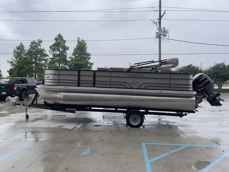 Slide: The Image of Veranda VF20F4 2020 - 7