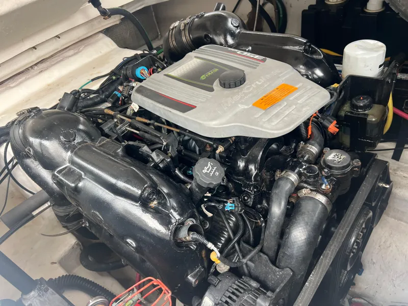 Slide: The Image of 2012 Chaparral 264 Sunesta boat engine in excellent condition. - 17