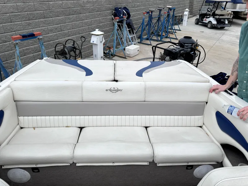 Slide: The Image of 2005 Stingray 195 FX Ski & Fish boat with white and blue seating. - 9