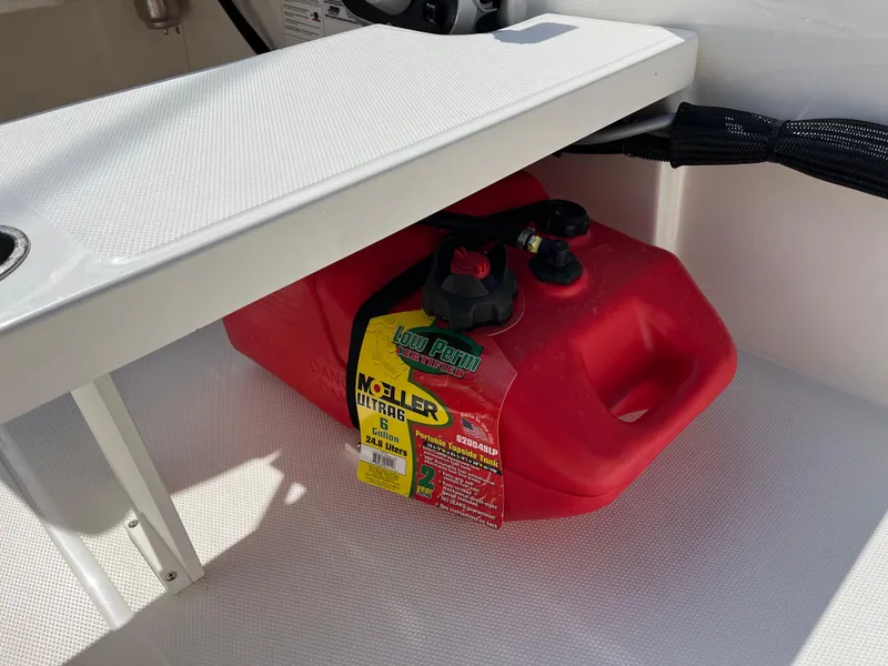Slide: The Image of Red fuel tank on a 2025 Boston Whaler 130 Super Sport boat. - 14