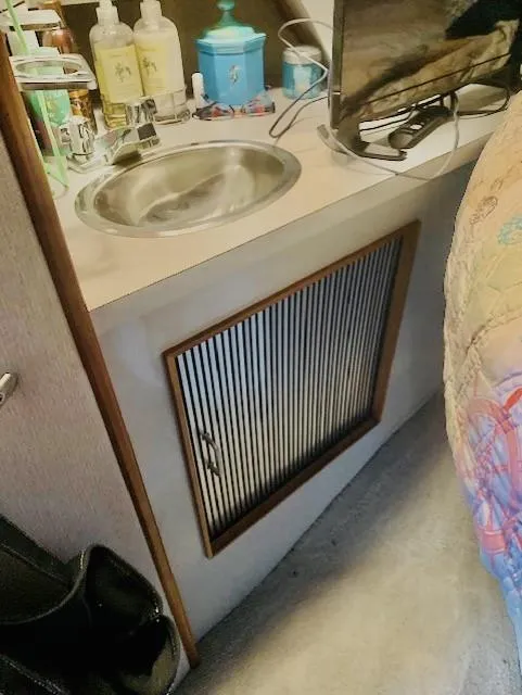 Slide: The Image of Sea Ray 39 1989 - 13