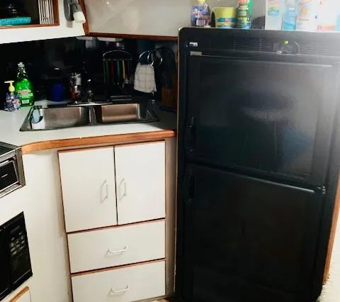 Slide: The Image of Sea Ray 39 1989 - 14