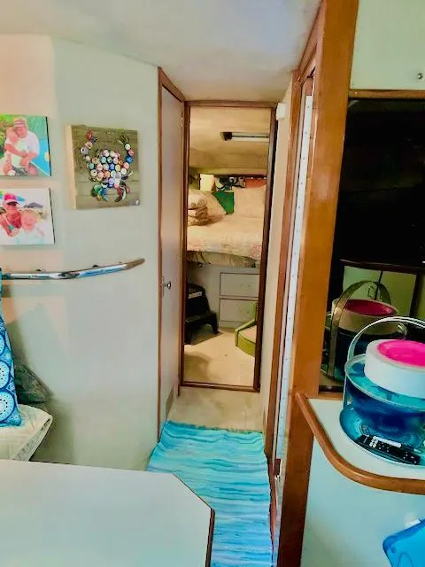 Slide: The Image of Sea Ray 39 1989 - 17