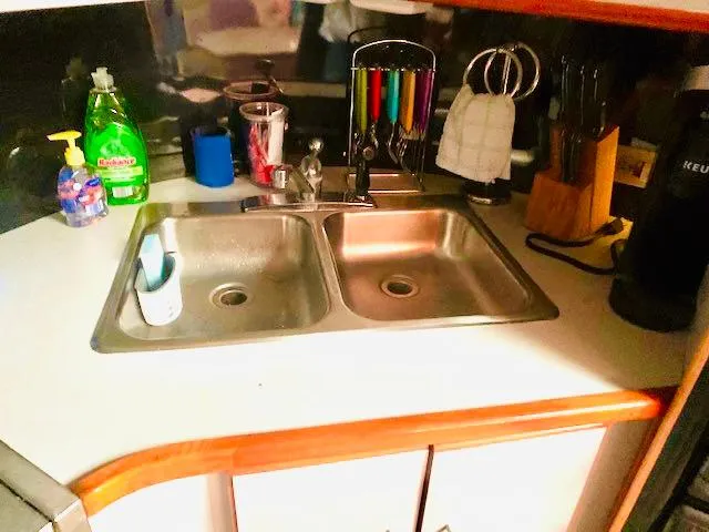 Slide: The Image of Sea Ray 39 1989 - 18