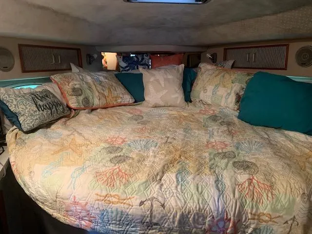 Slide: The Image of Sea Ray 39 1989 - 23