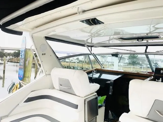 Slide: The Image of Sea Ray 39 1989 - 7