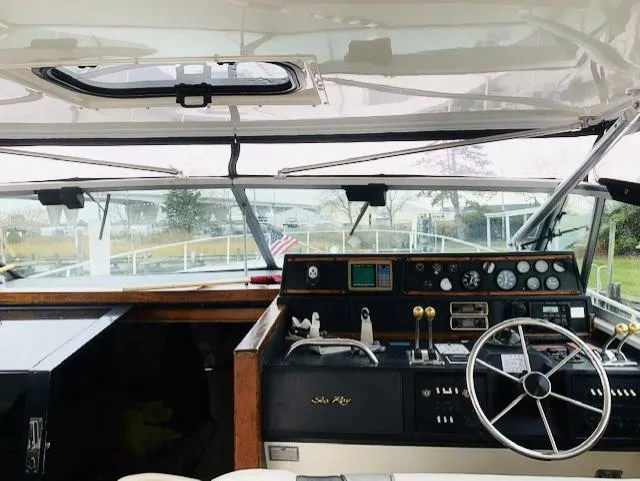 Slide: The Image of Sea Ray 39 1989 - 9