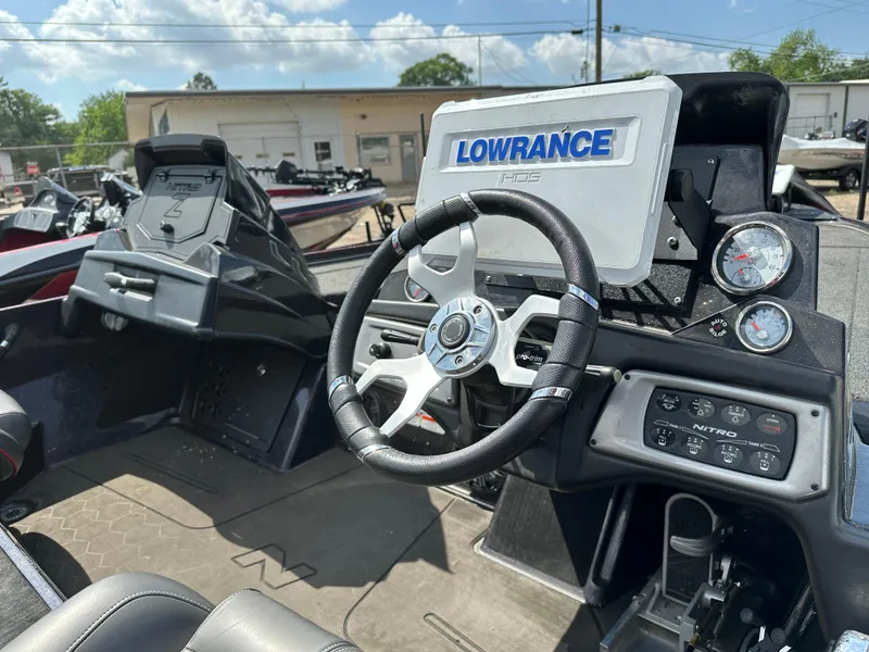 Slide: The Image of Nitro Z20 Pro 2022 boat dashboard with Lowrance navigation system and steering wheel. - 16