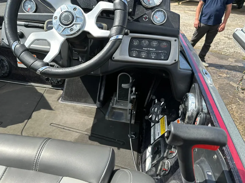 Slide: The Image of Nitro Z20 Pro 2022 boat cockpit with steering wheel and control panel. - 20